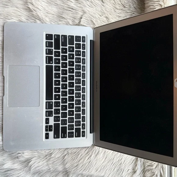 Macbook *Read Description* - Picture 4 of 8